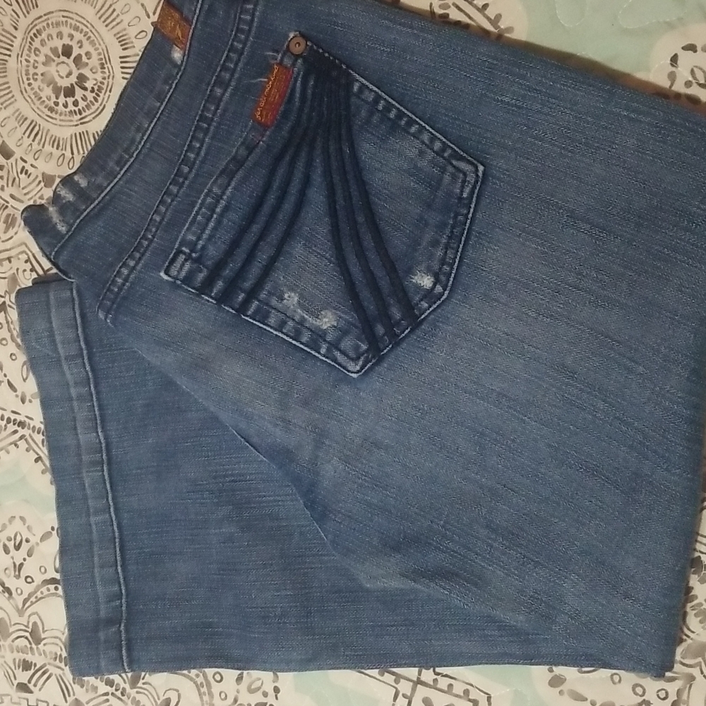 Women's size 30. 7FAMK capris
